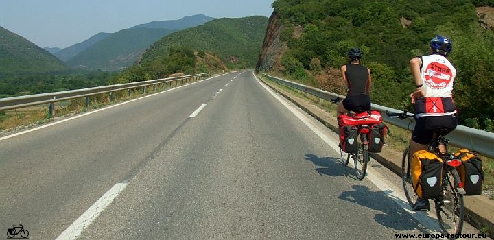 Mazedonien mit dem Fahrrad: Gevgelija - Prdejci - Udovo - Negotini - Kavadarci. europa-radtour.eu