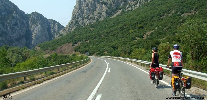 Mazedonien mit dem Fahrrad: Gevgelija - Prdejci - Udovo - Negotini - Kavadarci. europa-radtour.eu