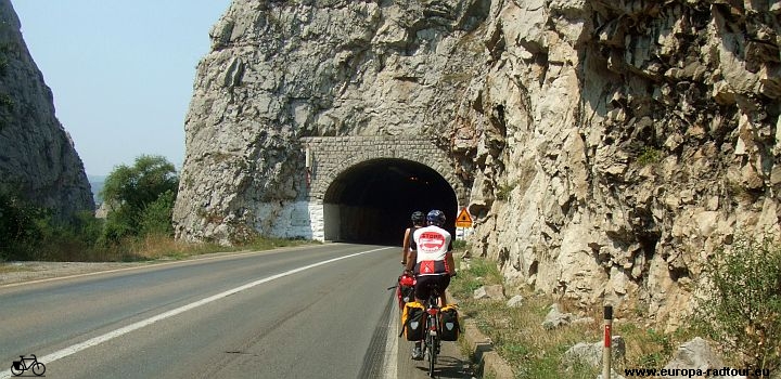 Mazedonien mit dem Fahrrad: Gevgelija - Prdejci - Udovo - Negotini - Kavadarci. europa-radtour.eu