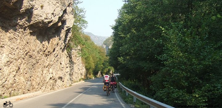 Mazedonien und ALbanien mit dem Fahrrad: Struga - Globochica - Debar - Peshkopi. europa-radtour.eu.