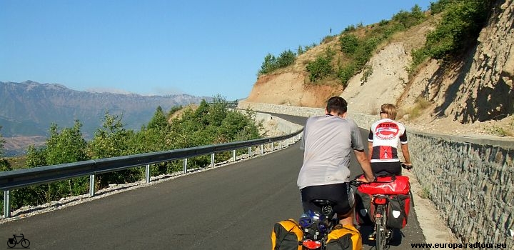 Albanien und Kosovo mit dem Fahrrad: Peshkopi - Kuckes - Vermice. europa-radtour.eu