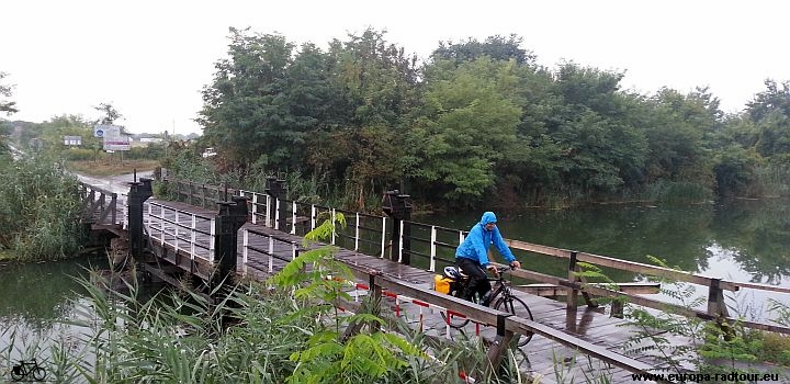 Serbien und Ungarn mit dem Fahrrad: Sombor - Dunafalva - Baja. Donauradweg. europa-radtour.de