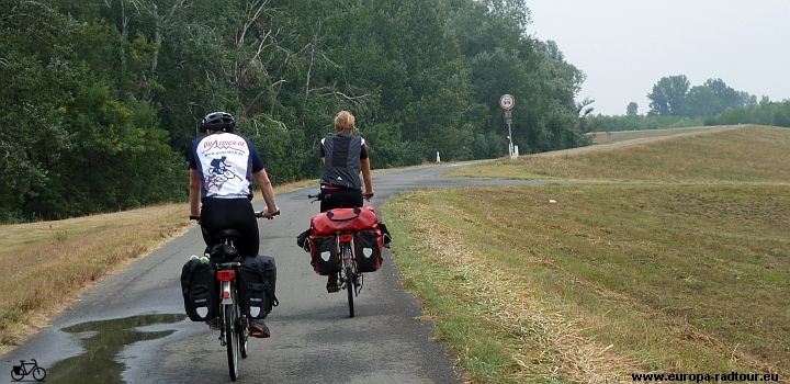 Serbien und Ungarn mit dem Fahrrad: Sombor - Dunafalva - Baja. Donauradweg. europa-radtour.de
