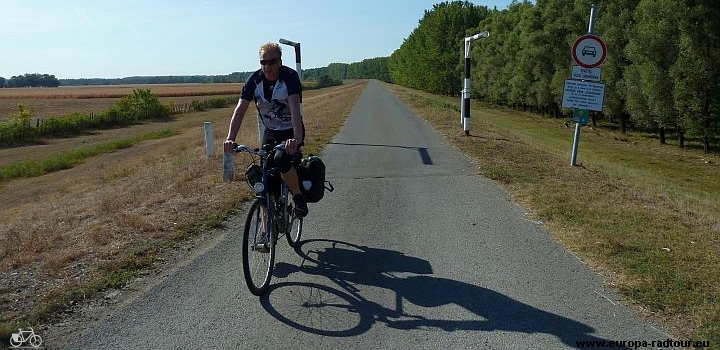 Ungarn mit dem Fahrrad: Baja - Kalocsa - Uszod - Paks. Donauradweg. europa-radtour.eu