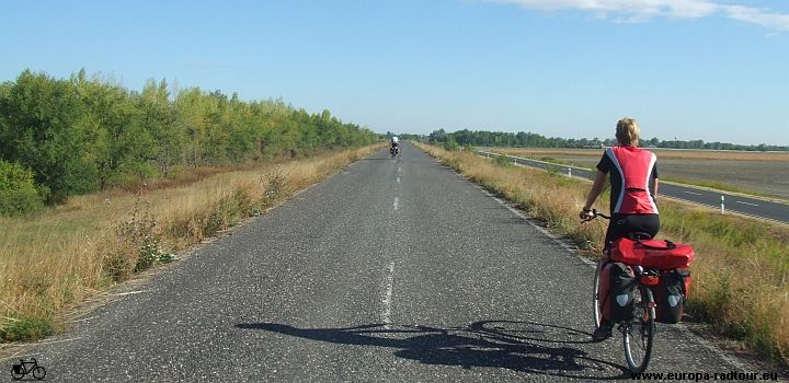 Ungarn mit dem Fahrrad: Paks - Dunavecse - Makad - Budapest. Donauradweg. europa-radtour.eu